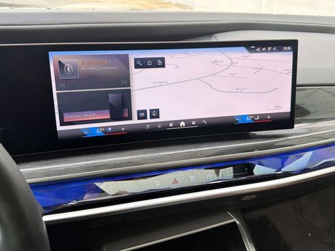 Used 2024 BMW 760i xDrive w/ Executive Package image 23