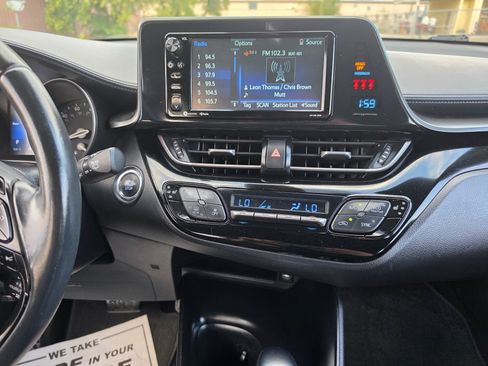 Used 2018 Toyota C-HR XLE FWD image 28