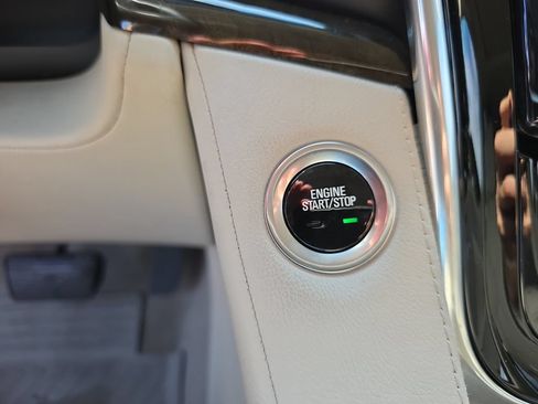Used 2019 Cadillac Escalade ESV Premium Luxury RWD image 28