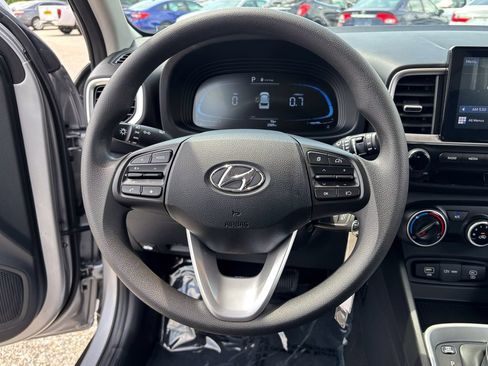Used 2025 Hyundai Venue SE FWD image 25