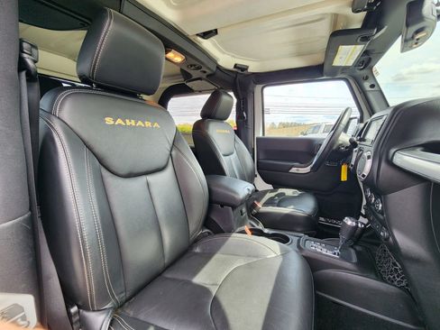 Used 2015 Jeep Wrangler Sahara w/ Dual Top Group AWD/4WD image 37
