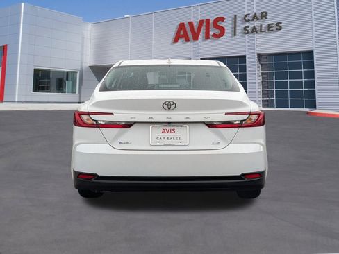 Used 2025 Toyota Camry LE image 5