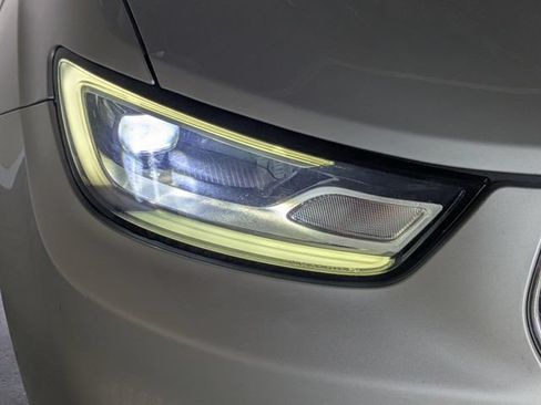 Used 2024 Chrysler Pacifica Touring-L FWD image 10