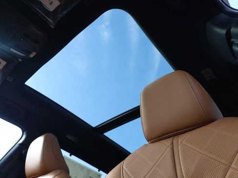 New 2026 Toyota Highlander Platinum image 11