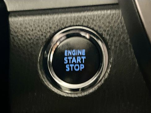 Used 2022 Toyota Camry SE image 24