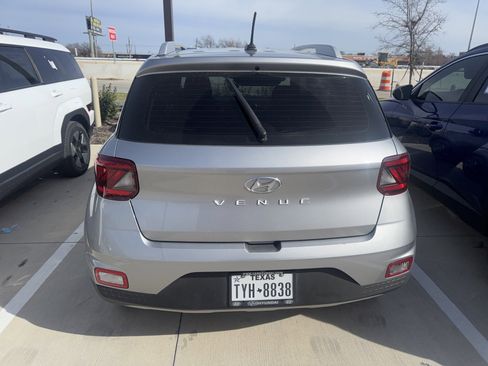 Used 2024 Hyundai Venue SEL image 13