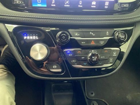 Used 2022 Chrysler Pacifica Touring-L w/ S Appearance Package FWD image 14