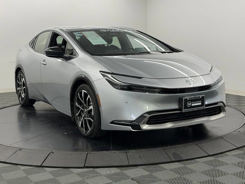 Certified 2025 Toyota Prius Plug-In Hybrid FWD image 8