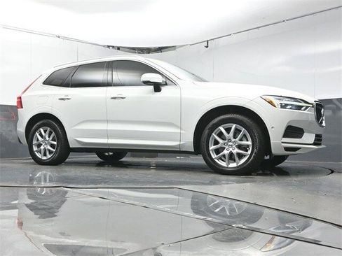 Used 2018 Volvo XC60 T5 Momentum w/ Vision Package image 32