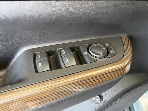 Used 2023 GMC Acadia SLE w/ Driver Convenience Package image 13