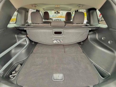 Used 2018 Jeep Cherokee Latitude w/ Safety Group image 30