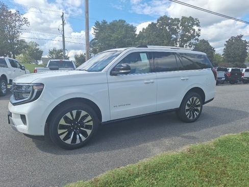 New 2025 Ford Expedition Platinum w/ Driver's Package image 6