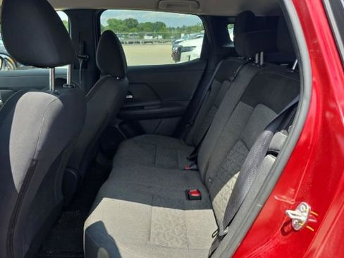 Used 2025 Nissan Kicks SV AWD/4WD image 10