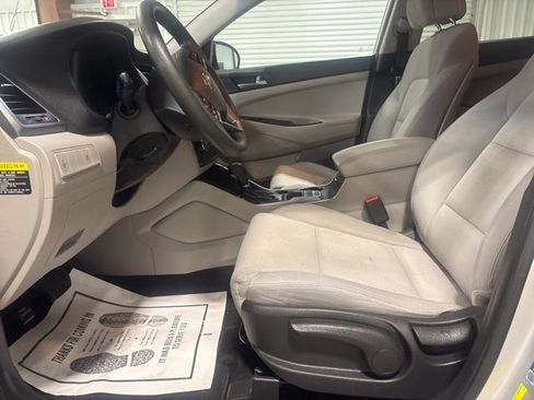Used 2018 Hyundai Tucson SE image 16