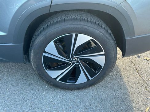 Used 2025 Volkswagen Taos SE image 30