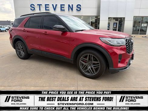 Used 2025 Ford Explorer ST RWD image 3