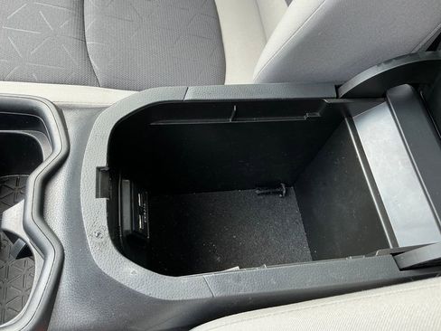 Used 2021 Toyota RAV4 XLE image 31