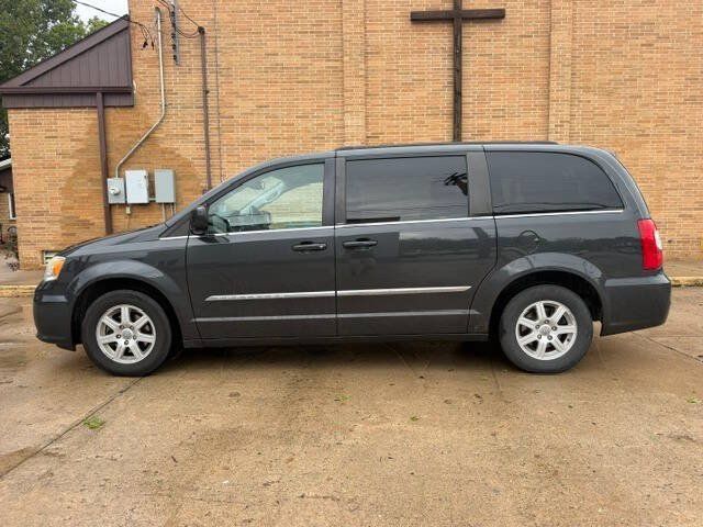 Used 2012 Chrysler Town & Country Touring w/ Entertainment Group #1 FWD image 18