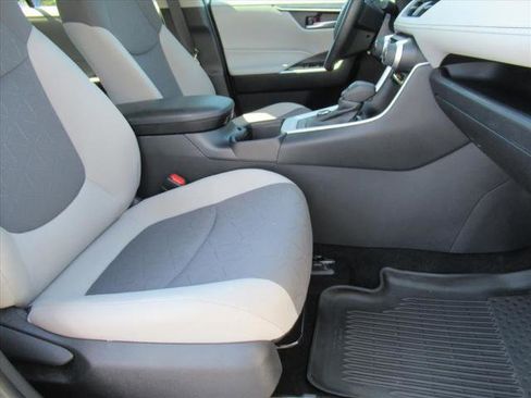 Used 2024 Toyota RAV4 XLE image 12