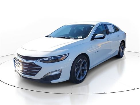 Used 2024 Chevrolet Malibu LT image 3