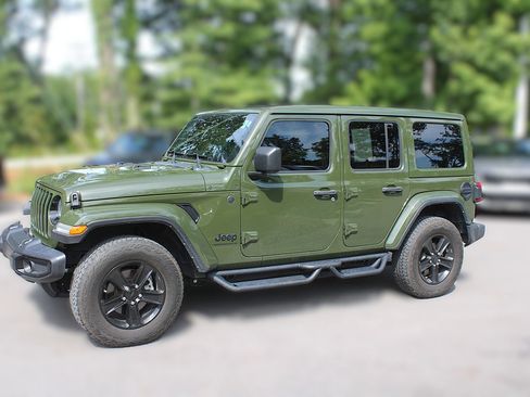 Used 2023 Jeep Wrangler Unlimited Sahara AWD/4WD image 4