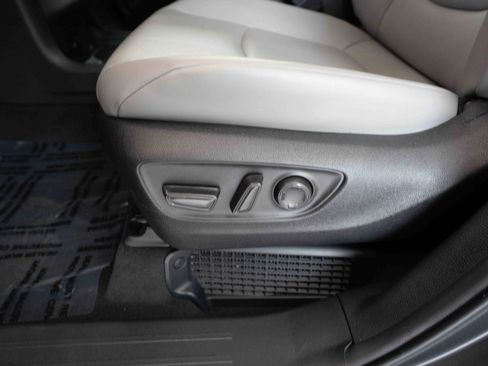 Used 2025 Toyota Sienna XLE w/ XLE Plus Package AWD/4WD image 12