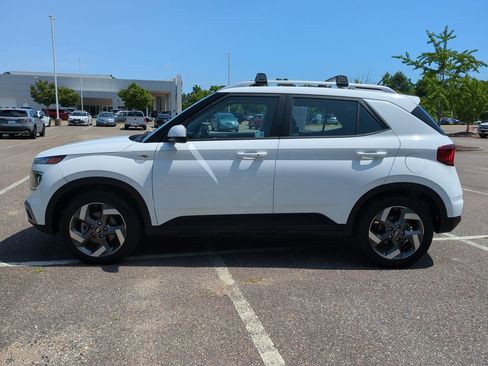 Used 2025 Hyundai Venue SEL FWD image 7