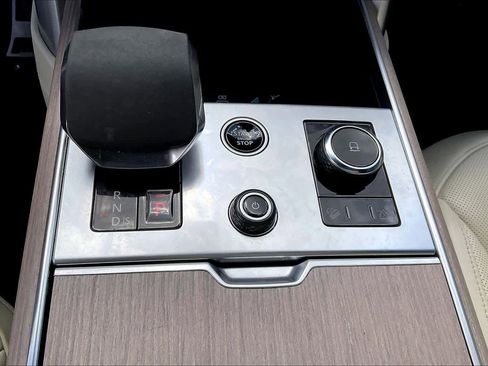 Used 2023 Land Rover Range Rover SE image 32