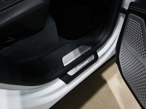 Used 2020 Lamborghini Urus image 50