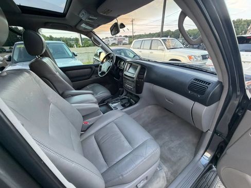 Used 2004 Toyota Land Cruiser AWD/4WD image 11