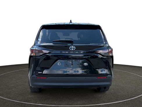 Used 2023 Toyota Sienna XLE AWD/4WD image 5