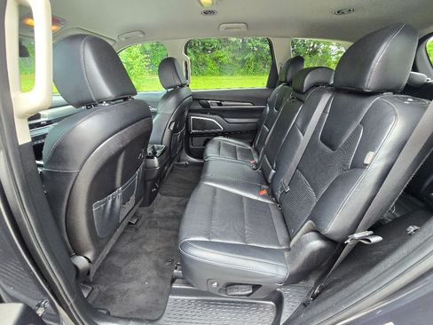 Used 2023 Kia Telluride LX AWD/4WD image 19