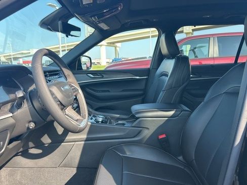 New 2025 Jeep Grand Cherokee L Limited w/ Luxury Tech Group II image 37