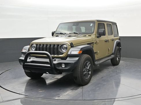 Used 2025 Jeep Wrangler Unlimited Sport AWD/4WD image 3