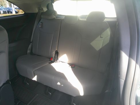 Used 2025 Toyota Sienna XLE image 30