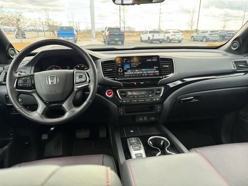 Used 2025 Honda Ridgeline Black Edition image 17
