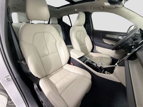 Certified 2023 Volvo XC40 B5 Plus AWD/4WD image 26