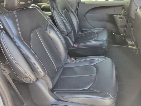 Used 2023 Chrysler Pacifica Touring-L w/ S Appearance Package FWD image 22