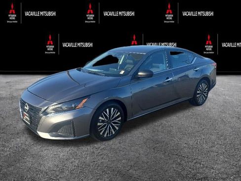 Used 2025 Nissan Altima 2.5 SV FWD image 6