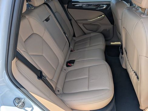 Certified 2024 Porsche Macan AWD/4WD image 7