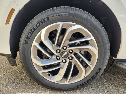 New 2027 Lincoln Navigator Premiere AWD/4WD image 17
