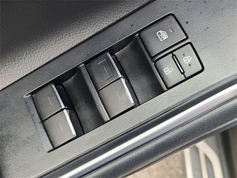 Used 2021 Toyota Highlander Limited image 24