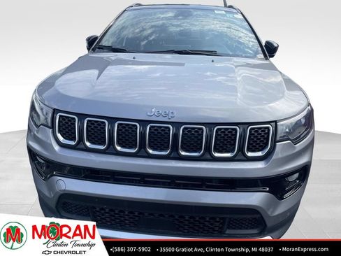 Used 2023 Jeep Compass Limited AWD/4WD image 2