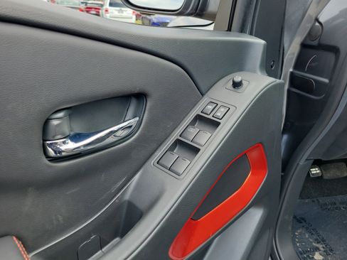 Used 2025 Nissan Frontier PRO-4X w/ Pro Convenience Package image 18