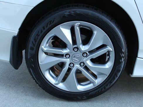 Used 2018 Honda Accord LX image 33