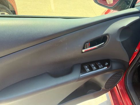 Used 2016 Toyota Prius Three w/ Advanced Technology Package FWD image 12