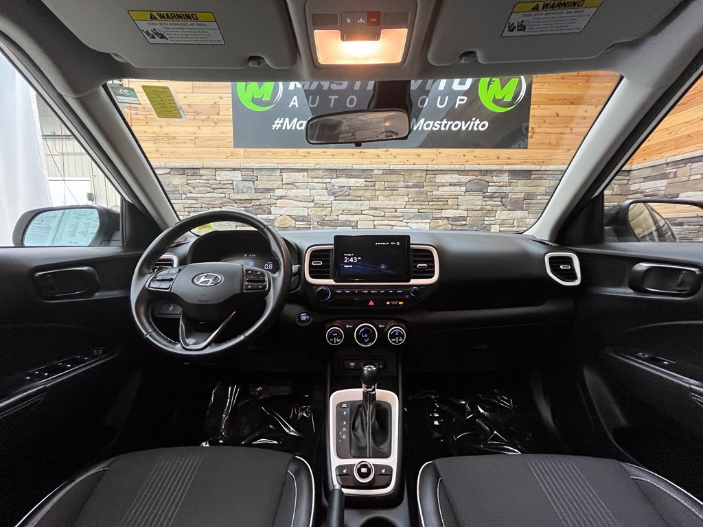 Used 2024 Hyundai Venue Limited FWD image 30