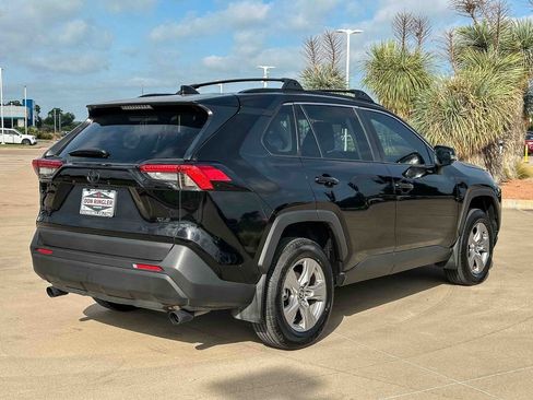 Used 2025 Toyota RAV4 XLE w/ Convenience Package FWD image 3