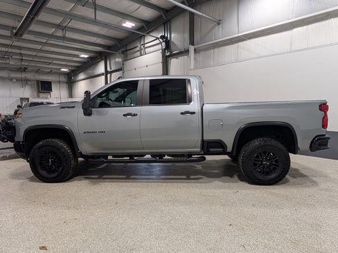 Used 2024 Chevrolet Silverado 2500 ZR2 w/ Technology Package AWD/4WD image 5