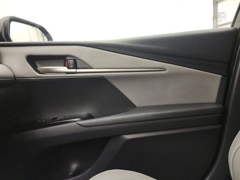 Used 2025 Toyota Camry SE image 73